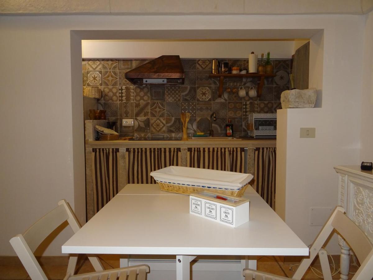 Trulli Di Zia Tata Pensionat Locorotondo Exteriör bild
