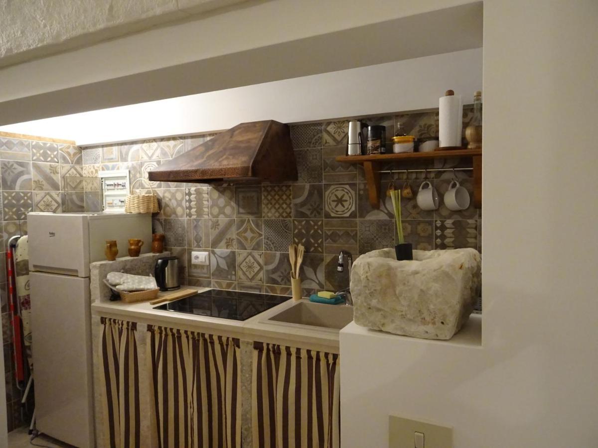 Trulli Di Zia Tata Pensionat Locorotondo Exteriör bild