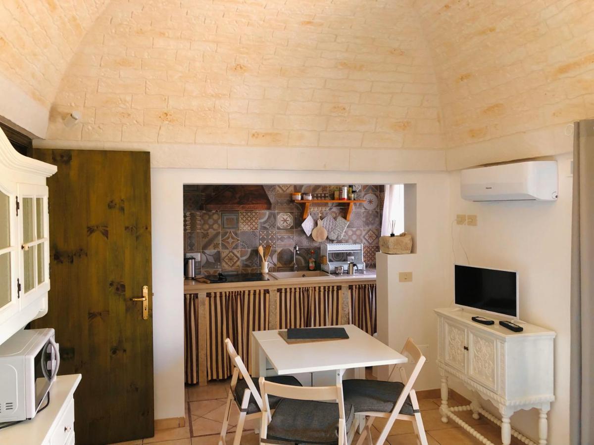 Trulli Di Zia Tata Pensionat Locorotondo Exteriör bild